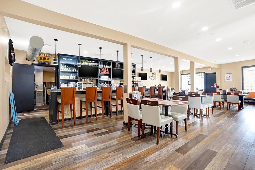 More Photos Of 2023 E Southeastern Ave, Indianapolis Restaurant For Sale