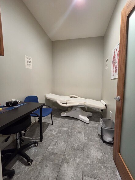 More Photos Of 4219-4221 S Alameda St, Los Angeles Office For Lease