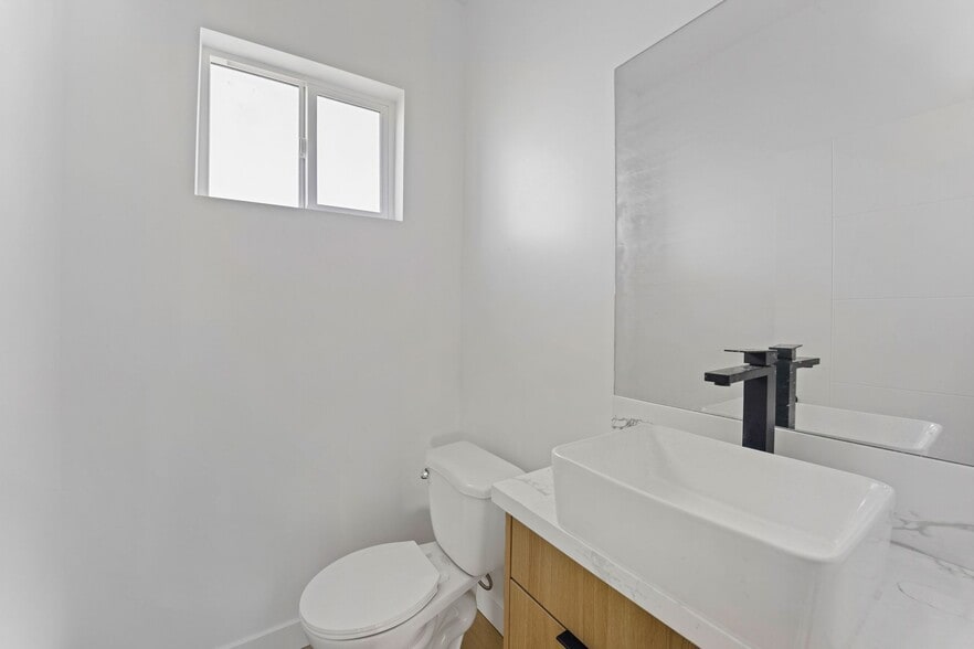 More Photos Of 4513 Rosewood Ave, Los Angeles Apartments For Sale