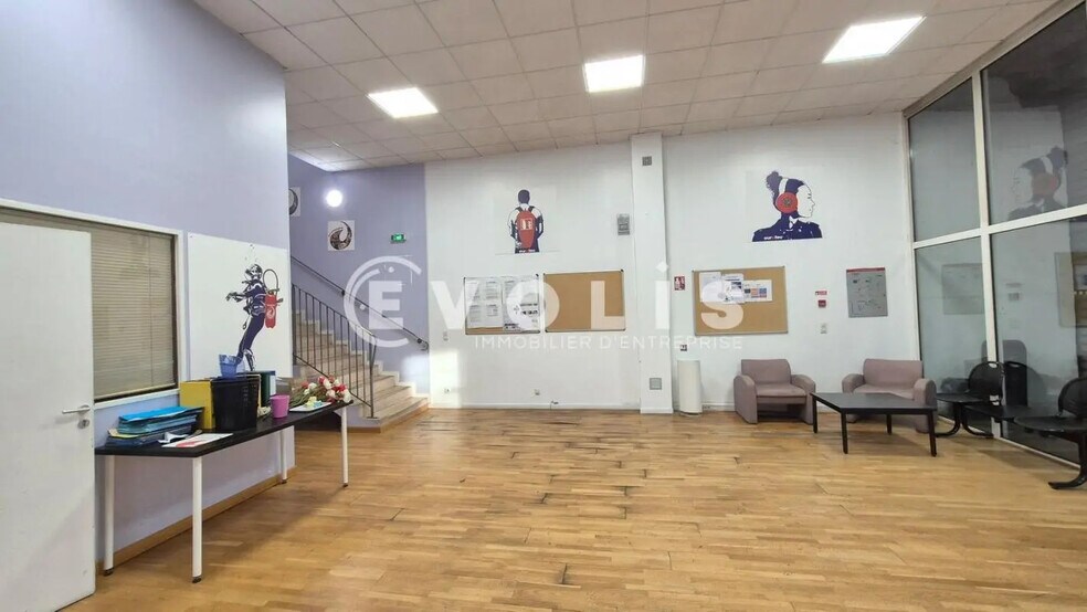 More Photos Of 11 Rue De La Mare Blanche, Noisiel Flex For Lease