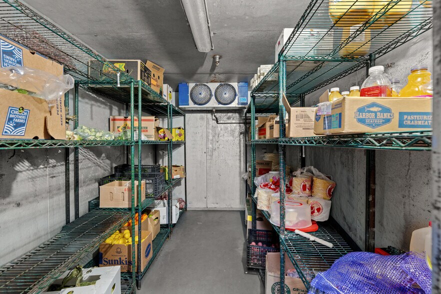 More Photos Of 1025 Industrial Dr, Crestview General Retail For Sale