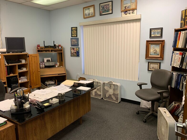 More Photos Of 4364 E Alexander Rd, Las Vegas Warehouse For Lease