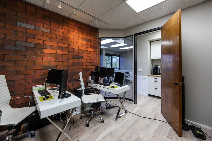 More Photos Of 23175-23177 La Cadena Dr, Laguna Hills Office For Lease