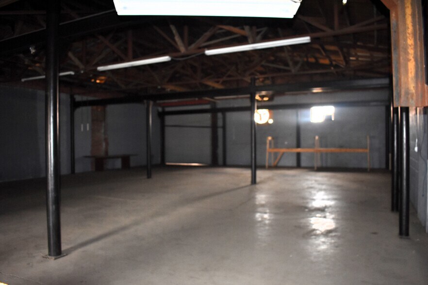 More Photos Of 37 E Railroad St, Montgomery Warehouse For Lease