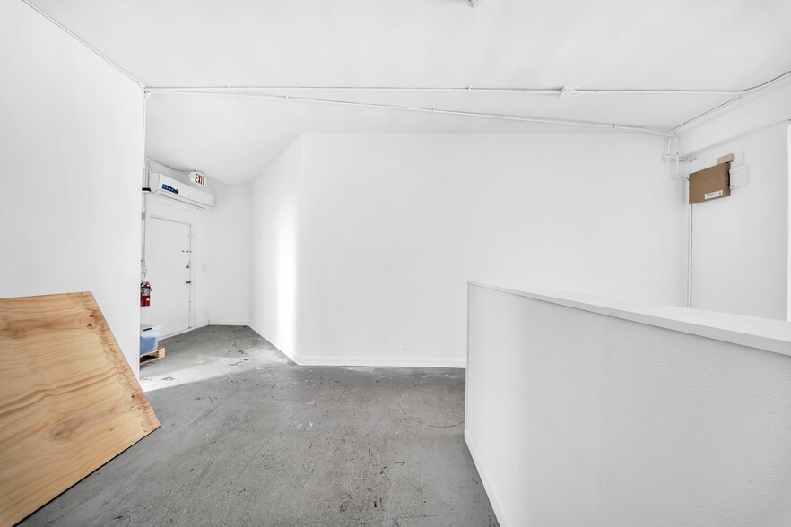 More Photos Of 18480-18484 W Dixie Hwy, North Miami Beach Unknown For Lease