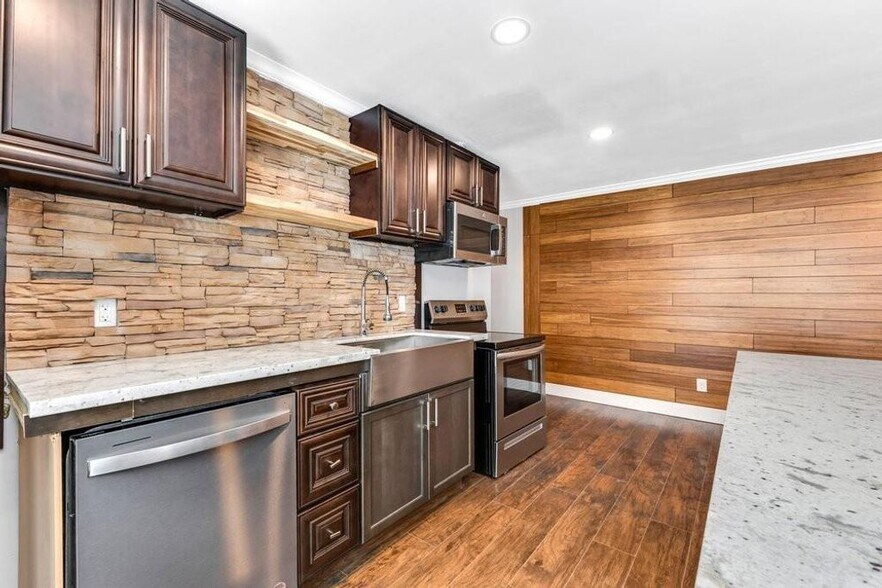 More Photos Of 6325 Riverview Way, Houston Apartments For Sale