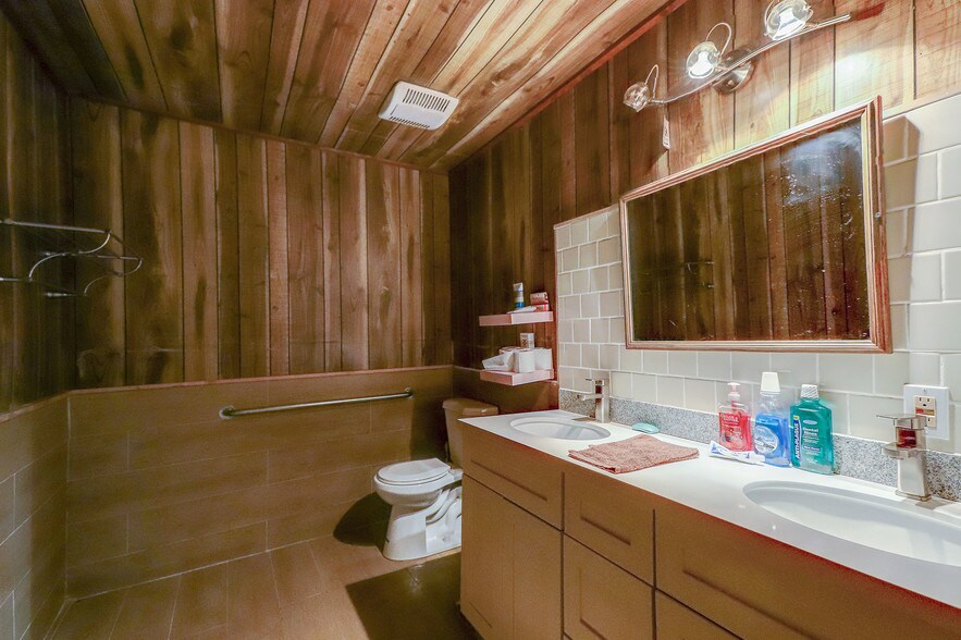 More Photos Of 212 Main St, Sierra City Hotel For Sale