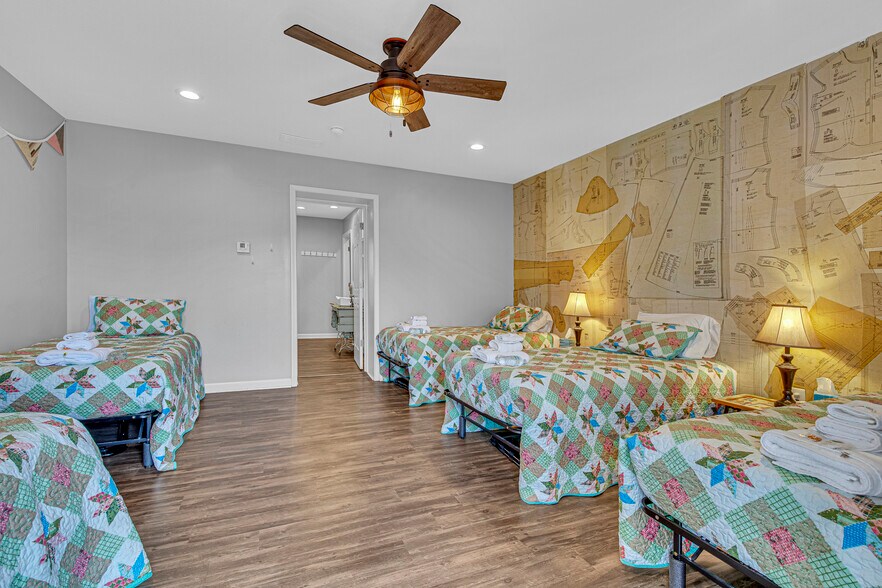 More Photos Of 703 W Berry St, Hamilton Hotel For Sale