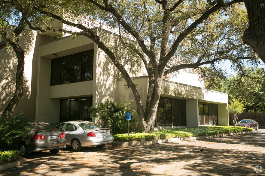 More Photos Of 1901 NW Military Hwy, San Antonio Office For Lease