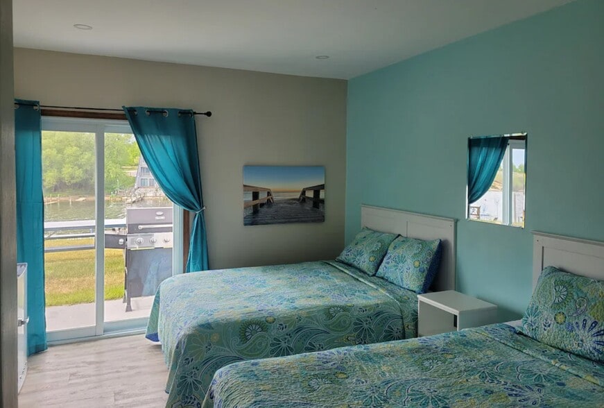 More Photos Of 520 Water St, Manistee Hotel For Sale