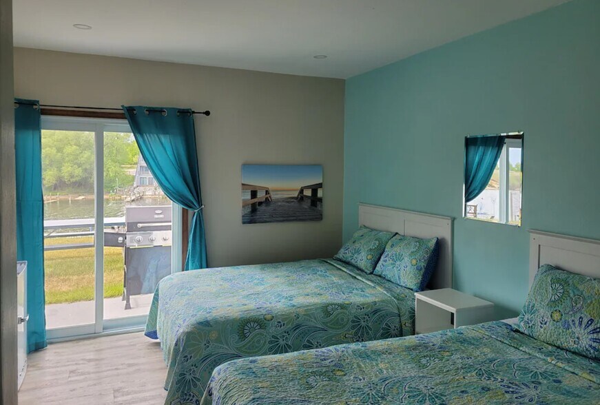 More Photos Of 520 Water St, Manistee Hotel For Sale