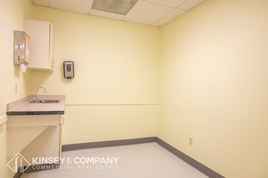 More Photos Of 8889 Fox Dr, Thornton Medical For Lease