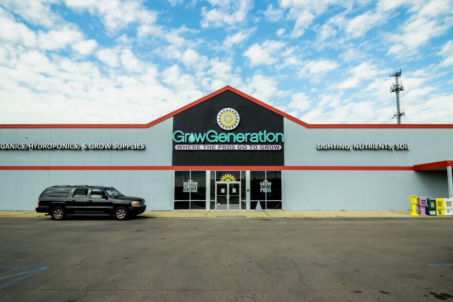 Primary Photo Of 5002 W Saginaw Hwy, Lansing Storefront For Lease