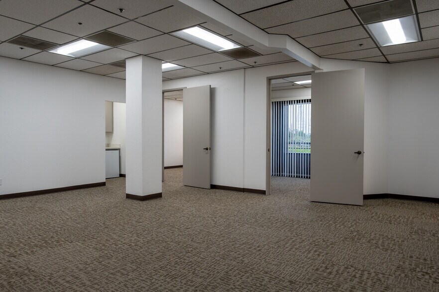 More Photos Of 3434 Truxtun Ave, Bakersfield Office For Lease