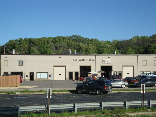More Photos Of 501 Willow Blvd, Willow Springs Warehouse For Lease