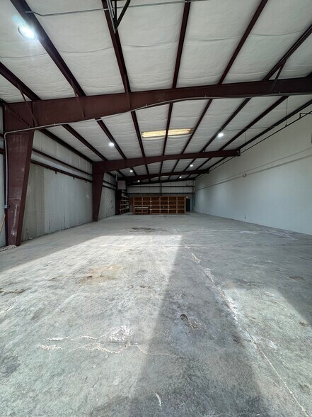 More Photos Of 2005 N Willow Ave, Broken Arrow Service For Lease