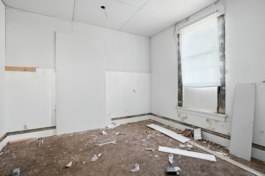 More Photos Of 1614 W 3rd St, Davenport Apartments For Sale