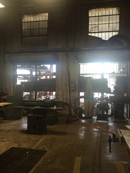 More Photos Of 1350 E Southcross Blvd, San Antonio Manufacturing For Lease