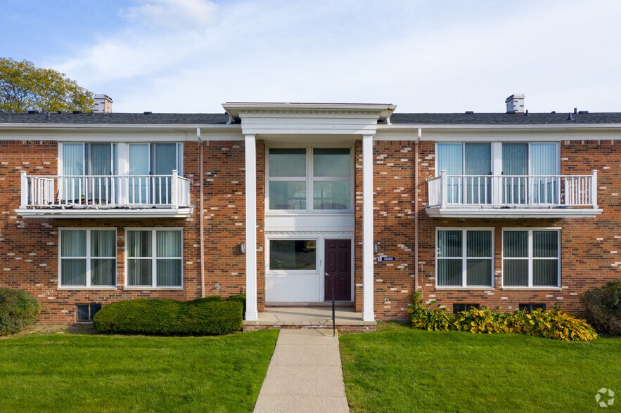 More Photos Of 20600 Balfour St, Harper Woods Apartments For Sale