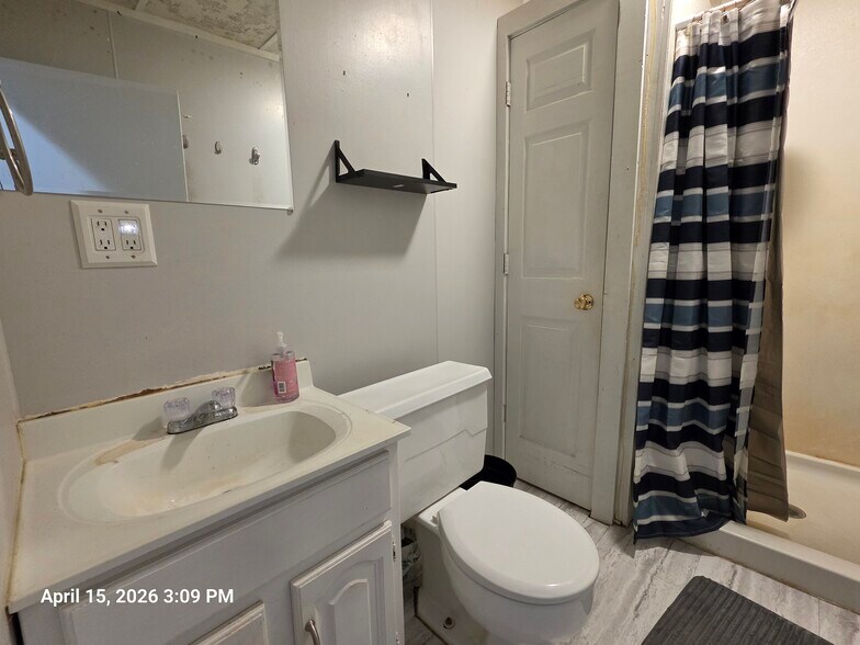 More Photos Of 415-417 Saint James Ave, Wynot Storefront Retail Residential For Sale