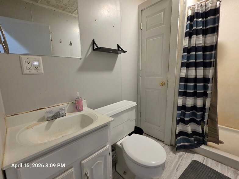More Photos Of 417 Saint James Ave, Wynot Storefront Retail Residential For Sale