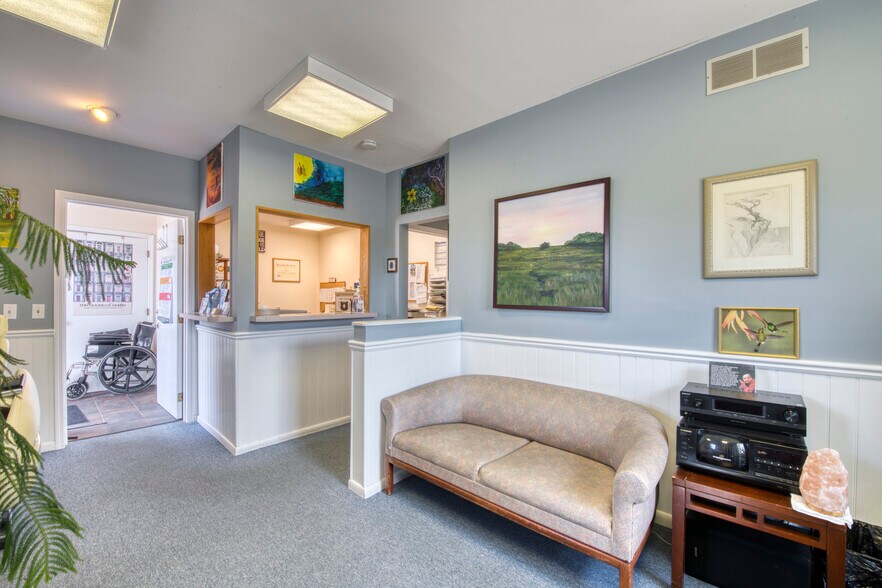 More Photos Of 349 Meeting House Ln, Southampton Healthcare For Lease