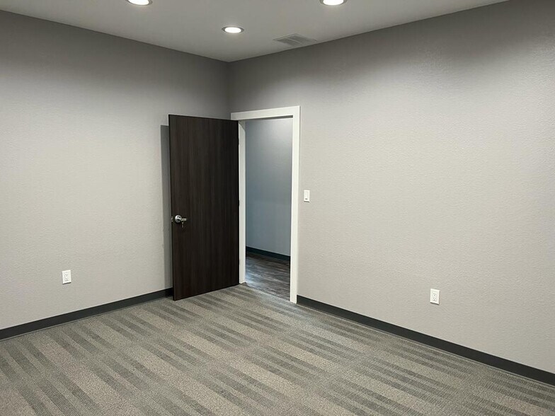 More Photos Of 800 Bonaventure Way, Sugar Land Medical For Sale