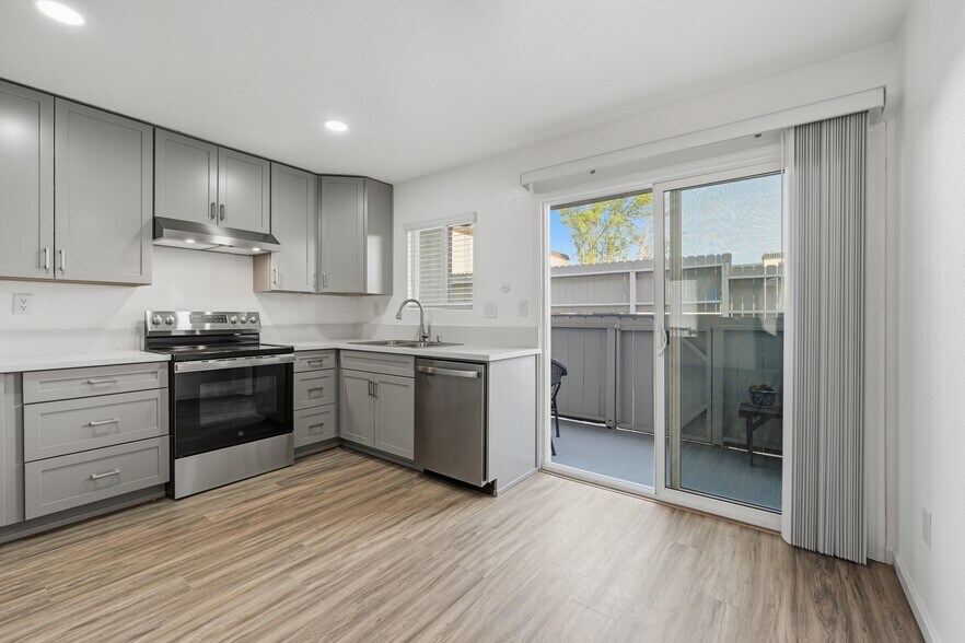 More Photos Of 13112 Carriage Rd, Poway Apartments For Sale