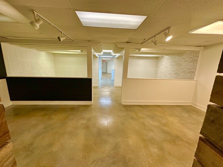 More Photos Of 1608 Madison St, Shelbyville General Retail For Sale