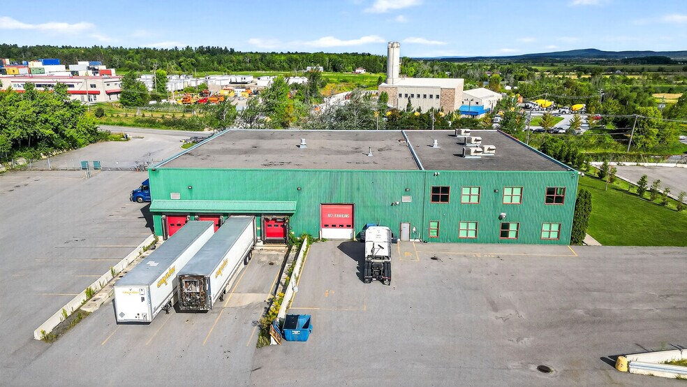 More Photos Of 500 Montée Labossière, Vaudreuil-dorion Service For Lease