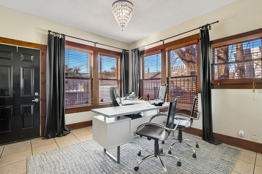 More Photos Of 1007 E 7th St, Austin Storefront Retail Office For Lease