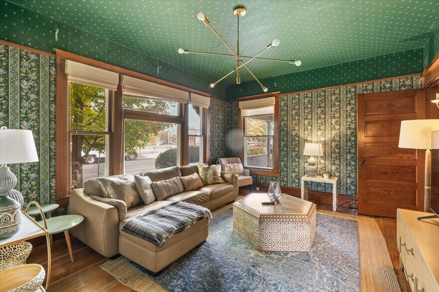 More Photos Of 139 SW I St, Grants Pass Specialty For Sale