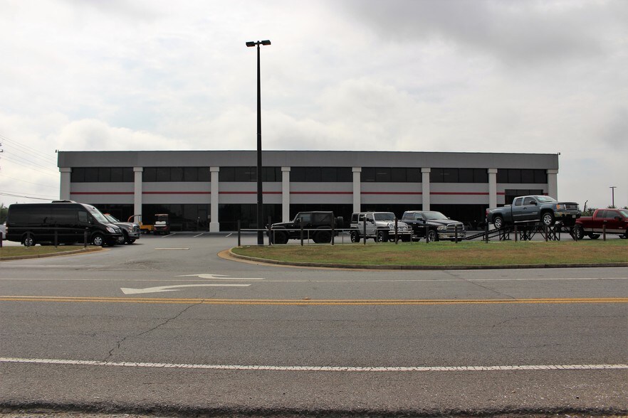 4600 Browns Bridge Rd, Cumming, GA 30041 Auto Dealership For Sale
