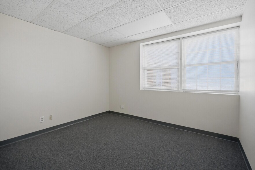 More Photos Of 475 E Main St, Patchogue Medical For Sale