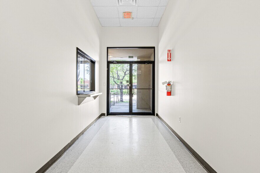 More Photos Of 1111 Digital Dr, Richardson Showroom For Sale