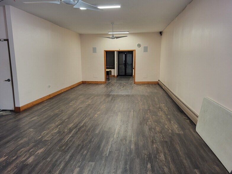 More Photos Of 1688 Webster Ave, Bronx Drugstore For Lease