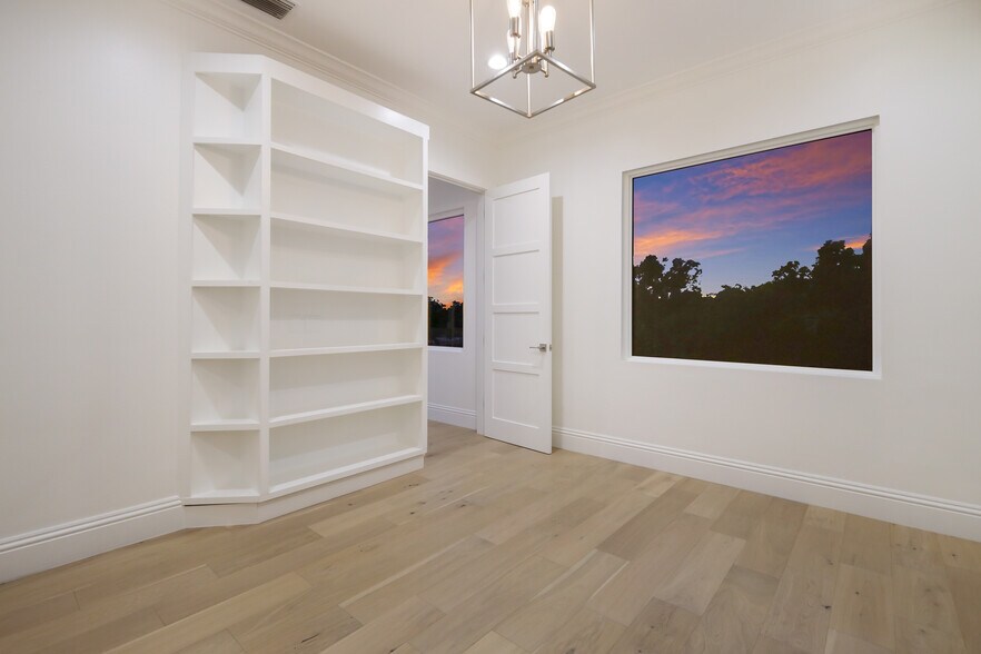 More Photos Of 1718 Bay St, Sarasota Specialty For Sale