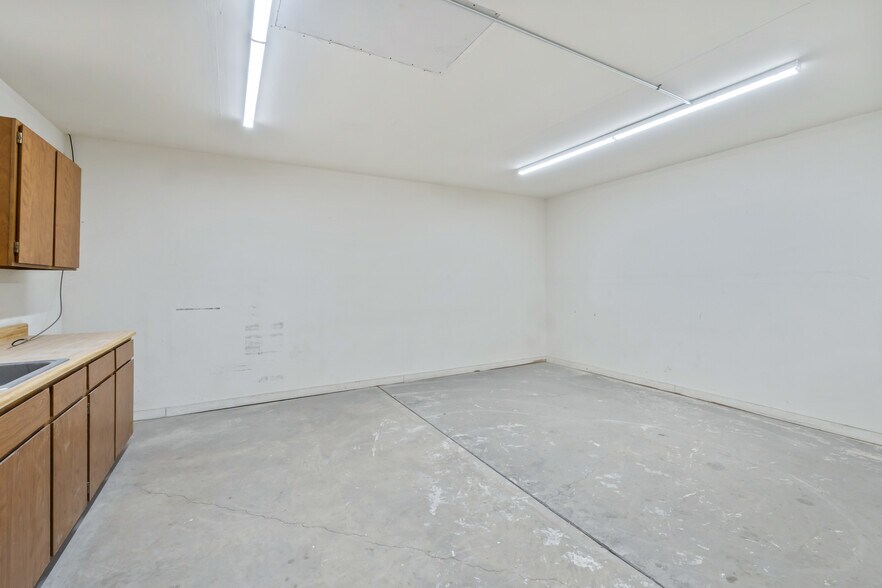 More Photos Of 703 N 7th St, Chewelah Manufacturing For Sale