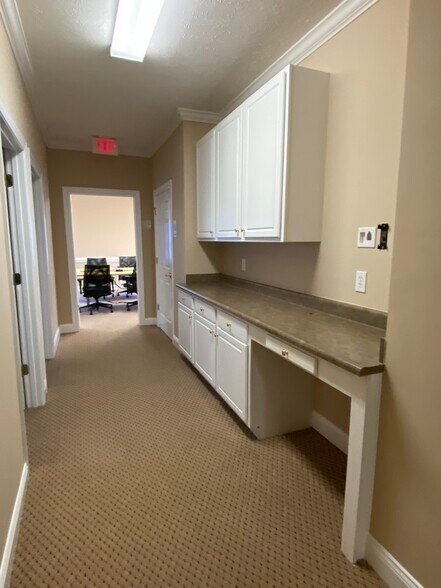 More Photos Of 2931 Breezewood Ave, Fayetteville Office For Lease