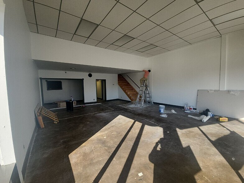 More Photos Of 431-489 N Cleveland St, Memphis Storefront For Lease