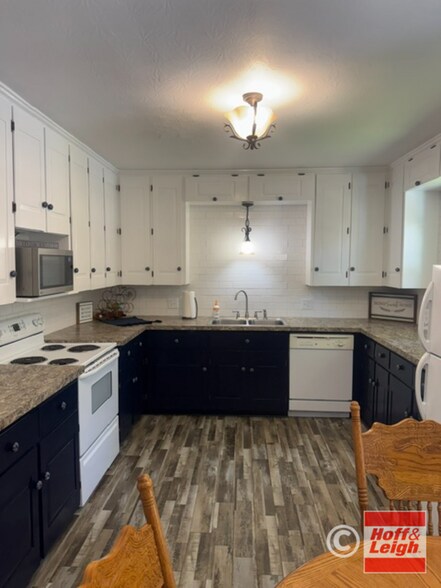 More Photos Of 355 N Main St, Munroe Falls Office Residential For Sale