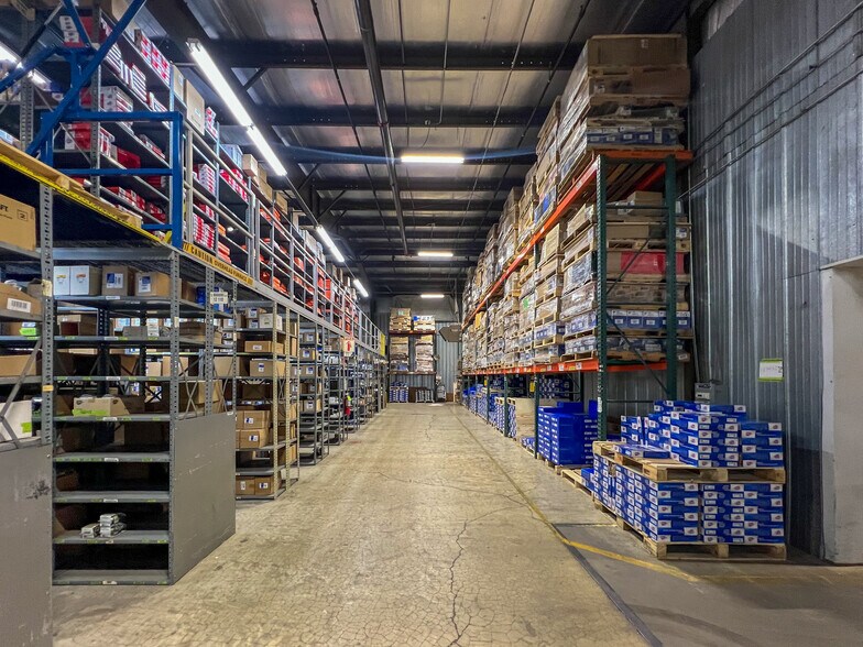 More Photos Of 1906 N Peach Ave, Marshfield Warehouse For Lease