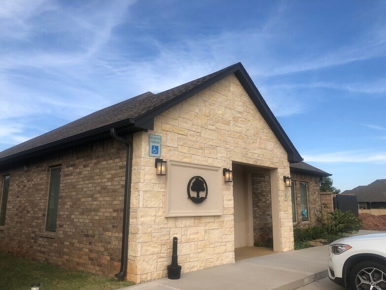 More Photos Of 11900 N MacArthur, Oklahoma City Office For Lease