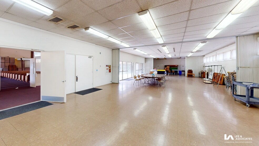 More Photos Of 3525 Elm Ave, Long Beach Showroom For Sale