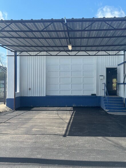More Photos Of 130 E Zavalla, San Antonio Warehouse For Lease