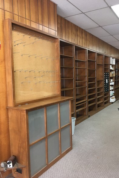 More Photos Of 205 E Chicago St, Elgin Flex For Lease