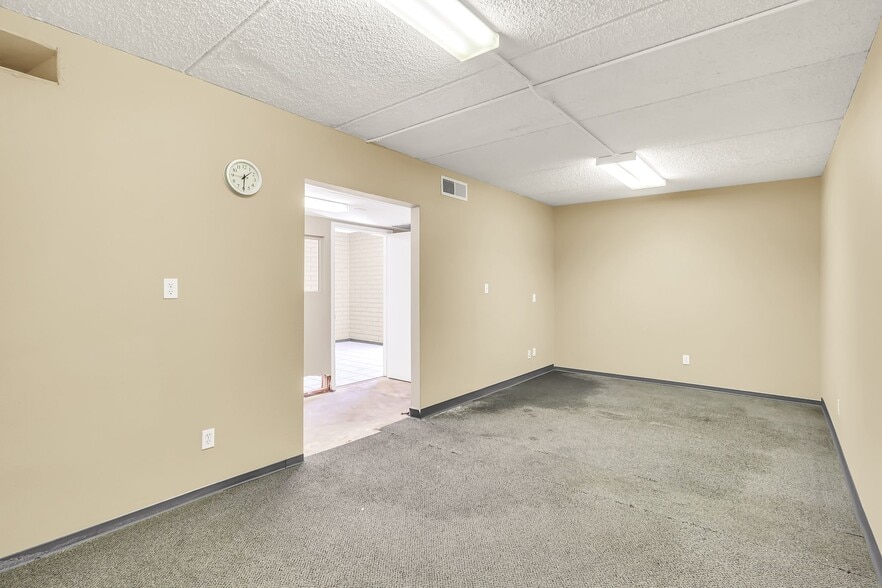 More Photos Of 78 W Ray Rd, Chandler Convenience Store For Lease