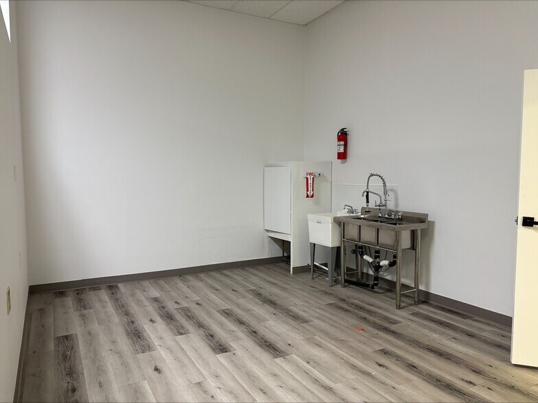 More Photos Of 3673 S Bullard Ave, Goodyear Warehouse For Lease