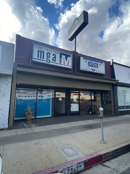 More Photos Of 17942-17944 Ventura Blvd, Encino Storefront Retail Office For Lease