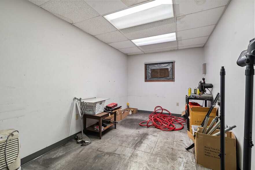 More Photos Of 555 Country Club Rd, Dallas Warehouse For Sale